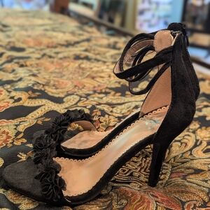 Journey Collection Black Heels